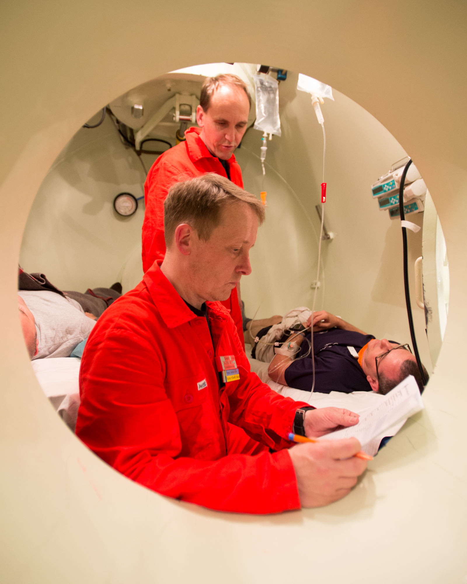 Medics inside decompression chamber on board HMS Belos during submarine rescue exercise Dynamic Monarch, may 2014 © Flt.Sgt Artigues/Fraf