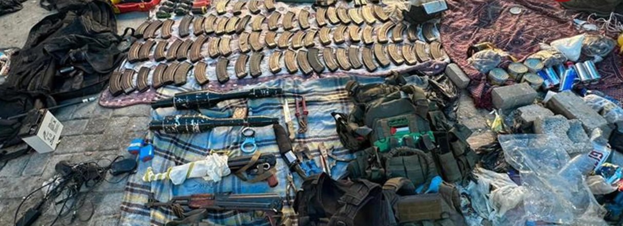 Armes, munitions et explosifs appartenant au Hamas et trouvés dans les tunnels sous les hôpitaux de Shifa et Rantisi
