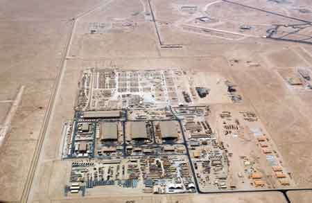 les opérations aériennes correspondant aux opérations Iraqi Freedom  et de l’Isaf en Afghanistan sont toujours menées depuis un C2 unique situé sur la base aérienne d’Al Udeid au Qatar." (crédit photo : http://gc.nautilus.org)